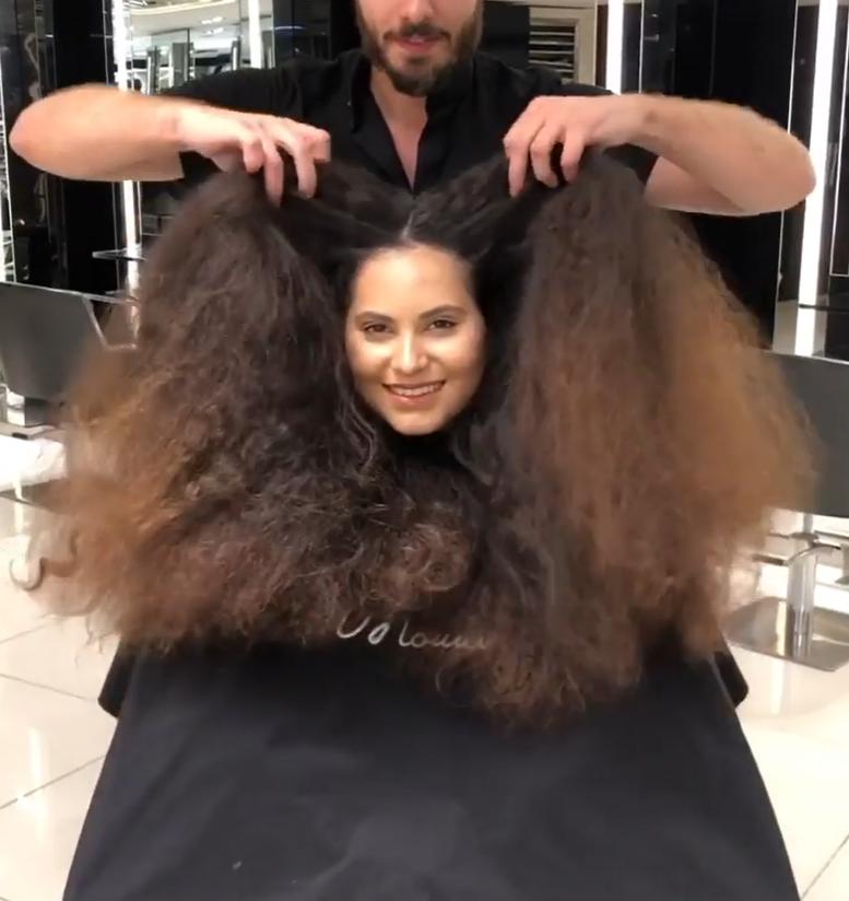 Certains souffrent d'avoir un peu de cheveux luxuriants, tandis que d'autres ont  de cheveux luxuriants