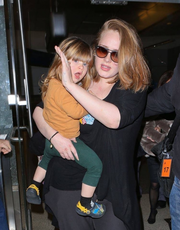Adele: Faits intéressants de la vie de la chanteuse. Elle est une chanteuse britannique brillante et extraordinaire