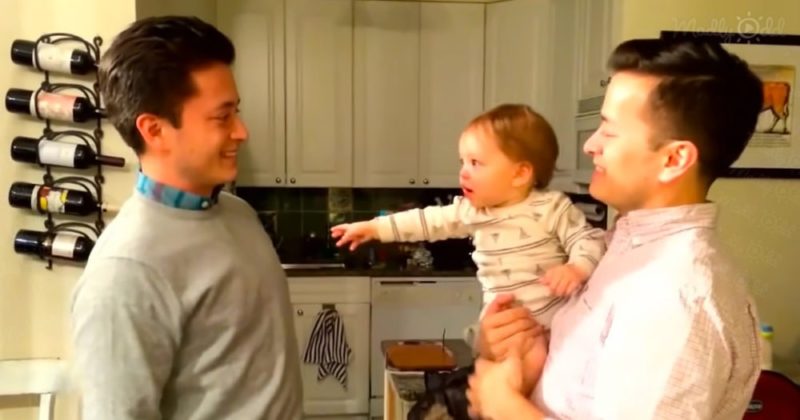 Réaction de l'enfant lorsqu'il rencontre le frère jumeau de son père