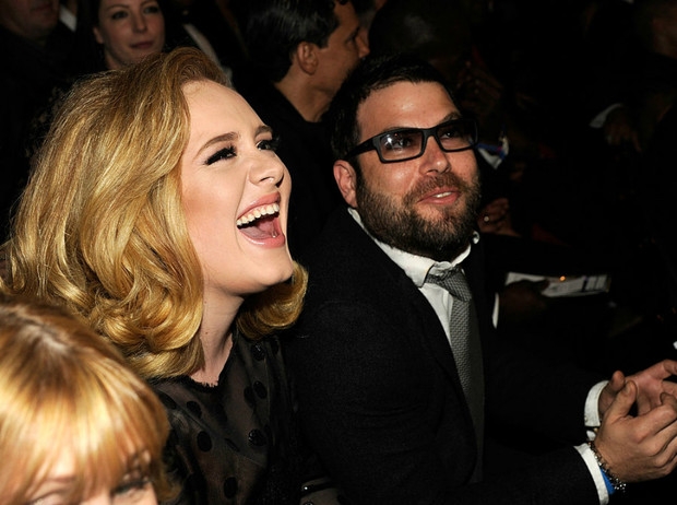 Adele: Faits intéressants de la vie de la chanteuse. Elle est une chanteuse britannique brillante et extraordinaire