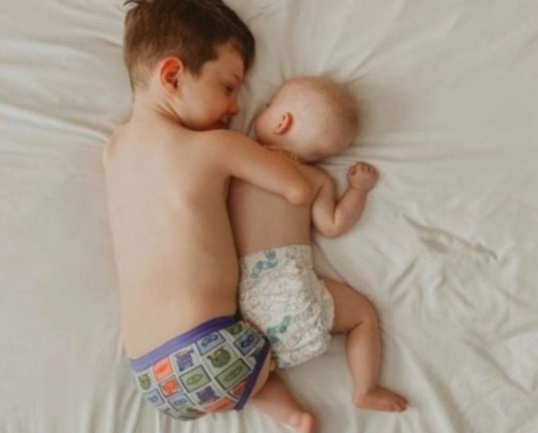 Le bébé est né sans bras et sans jambes: lisez l'histoire motivante du petit gars