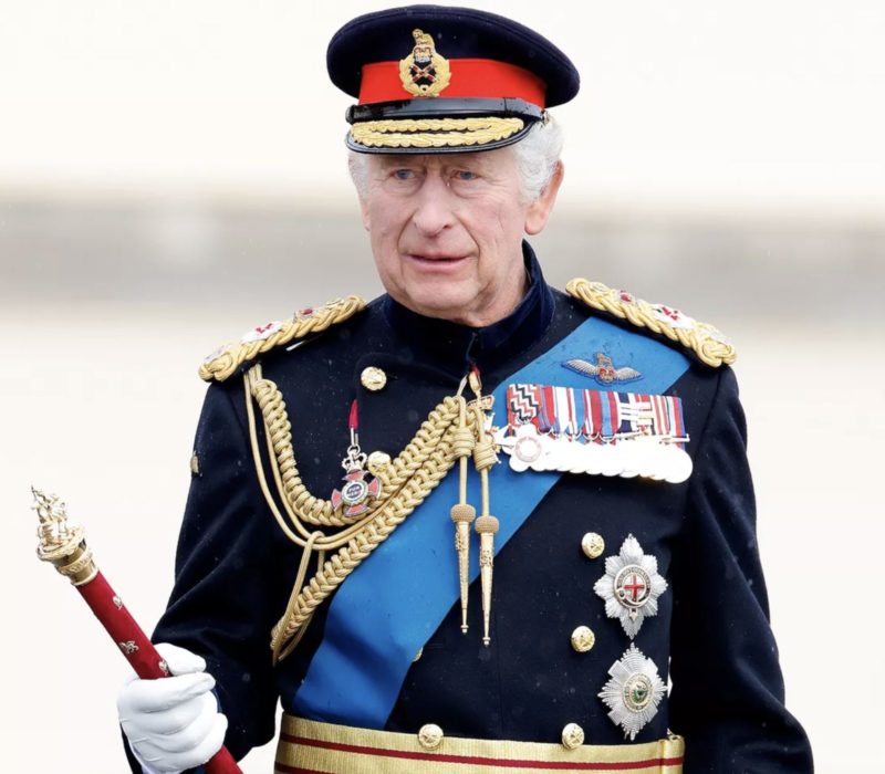 Ça va être cool, déclare un adolescent qui a vécu dans une tente pendant trois ans et a été invité au couronnement du roi Charles