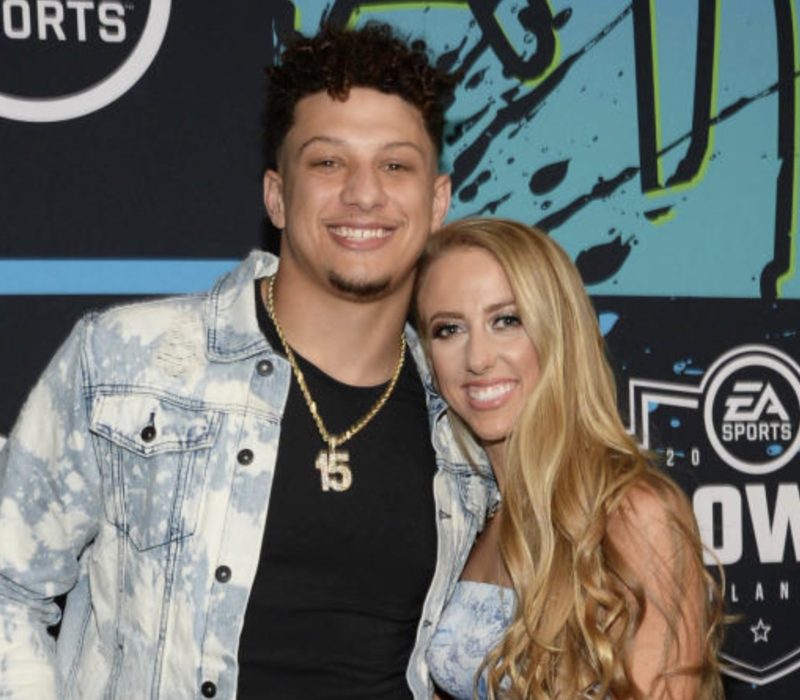 Brittany Mahomes affirme que le nom qu'elle a finalement choisi pour sa fille, Sterling, était "Meant to Be" pour le chien de la famille