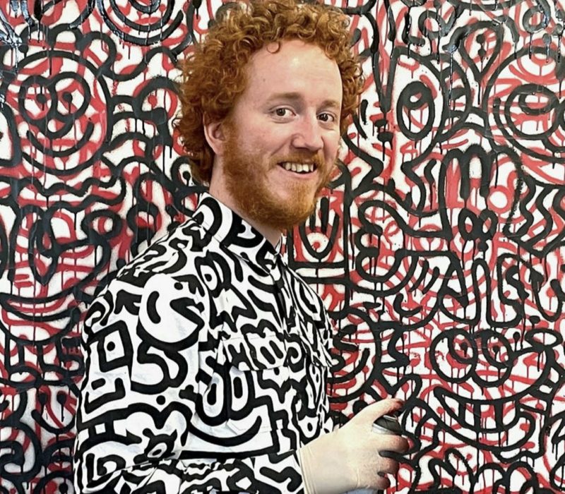 Pour réaliser une ambition à vie, l’artiste britannique Mr. Doodle a passé trois ans à dessiner dans toute sa maison