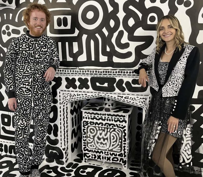 Pour réaliser une ambition à vie, l’artiste britannique Mr. Doodle a passé trois ans à dessiner dans toute sa maison