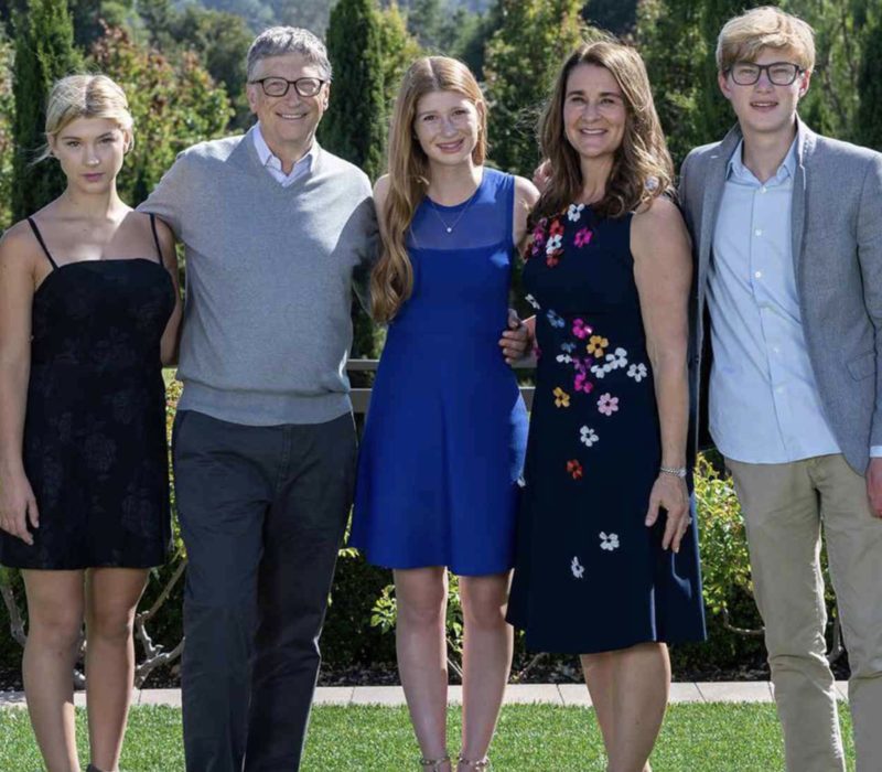 L'annonce que Bill et Melinda Gates sont devenus grands-parents pour la première fois était accompagnée d'une photo du couple tenant leur nouvelle petite-fille