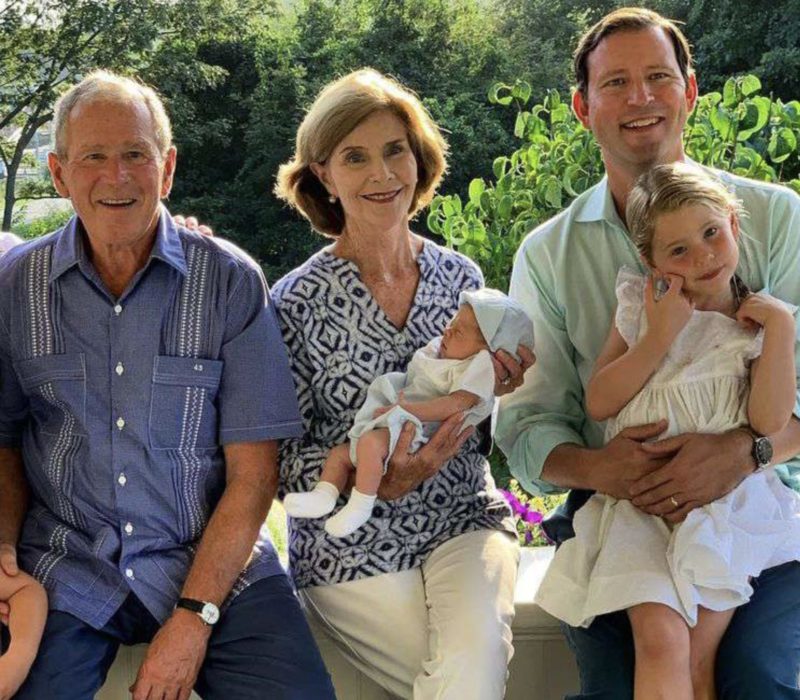 Selon Jenna Bush Hager, Laura et George W. Bush essaient de s'amuser le plus possible avec leurs petits-enfants