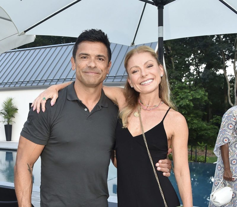 Kelly Ripa rompt son silence sur la façon dont elle et Mark Consuelos ont réussi à rester ensemble si longtemps et à éviter le divorce