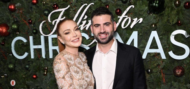 Lindsay Lohan, qui est enceinte et célèbre sa baby shower, affiche fièrement son baby bump en expansion