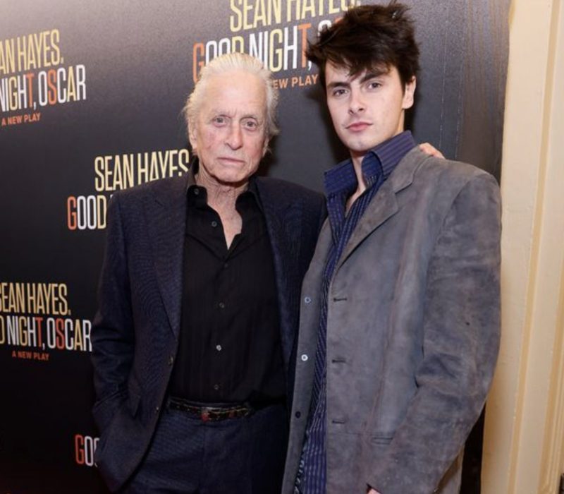 Michael Douglas, aujourd'hui âgé de 78 ans, fait une apparition publique inhabituelle avec son fils, aujourd'hui âgé de 22 ans