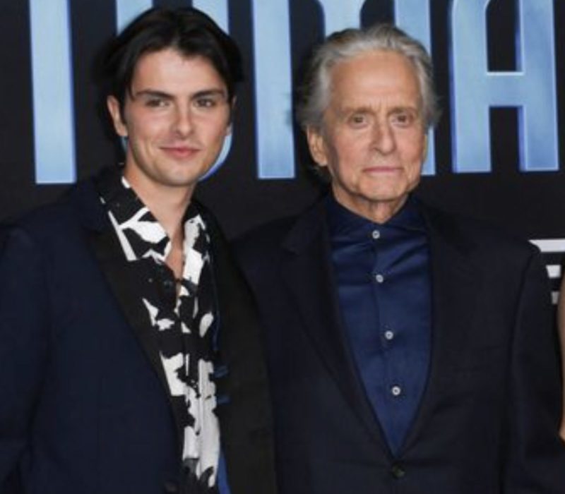Michael Douglas, aujourd'hui âgé de 78 ans, fait une apparition publique inhabituelle avec son fils, aujourd'hui âgé de 22 ans