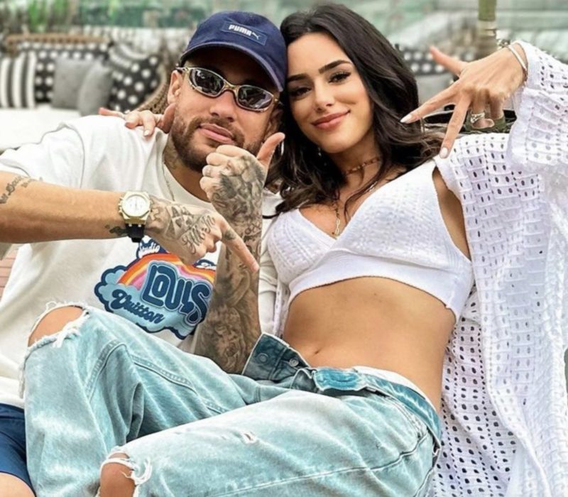 La star brésilienne du football Neymar et le mannequin Bruna Biancardi attendent leur premier enfant ensemble et ils sont impatients de le voir
