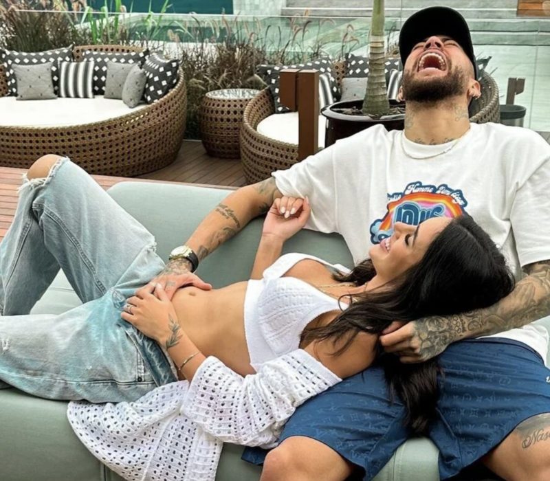La star brésilienne du football Neymar et le mannequin Bruna Biancardi attendent leur premier enfant ensemble et ils sont impatients de le voir