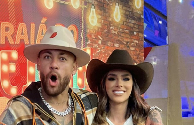 La star brésilienne du football Neymar et le mannequin Bruna Biancardi attendent leur premier enfant ensemble et ils sont impatients de le voir