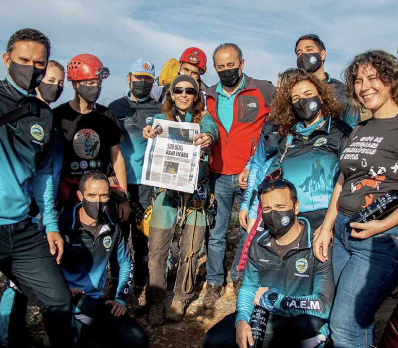 «Je ne voulais pas sortir», dit une Espagnole de 50 ans qui est sortie d'une grotte après avoir passé 500 jours seule dans une grotte en Espagne