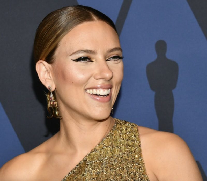 L'actrice Scarlett Johansson compare le fait de s'occuper d'un jeune enfant à une "relation émotionnellement violente"