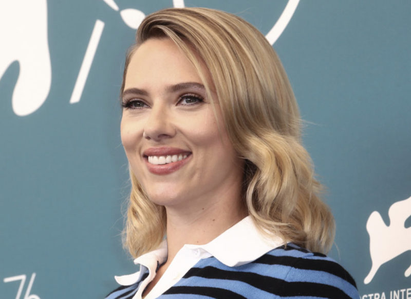 L'actrice Scarlett Johansson compare le fait de s'occuper d'un jeune enfant à une "relation émotionnellement violente"