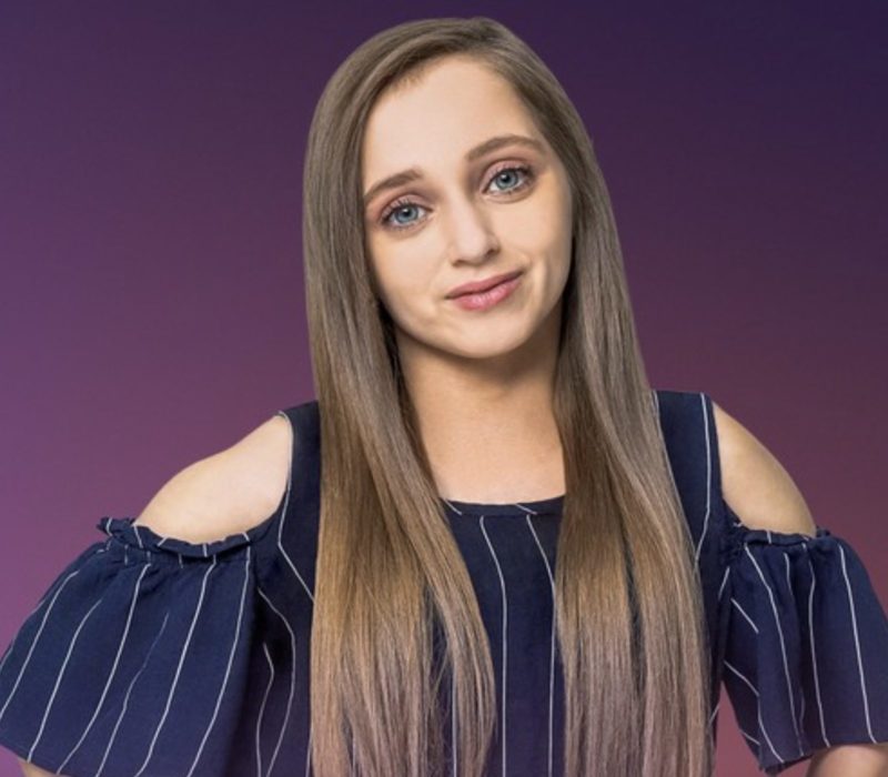 Shauna Rae défend fièrement ses "grands yeux brillants" après qu'un fan a remis en question leur taille. Cela a toujours été un non-problème