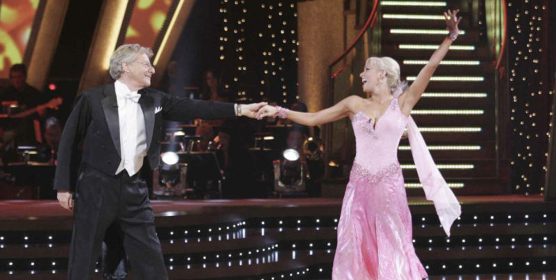 Le voyage DWTS de Jerry Springer a été riche en expériences d'apprentissage, notamment la maîtrise de la valse pour le mariage de sa fille. C'est super de revoir tous les progrès qu'il a fait
