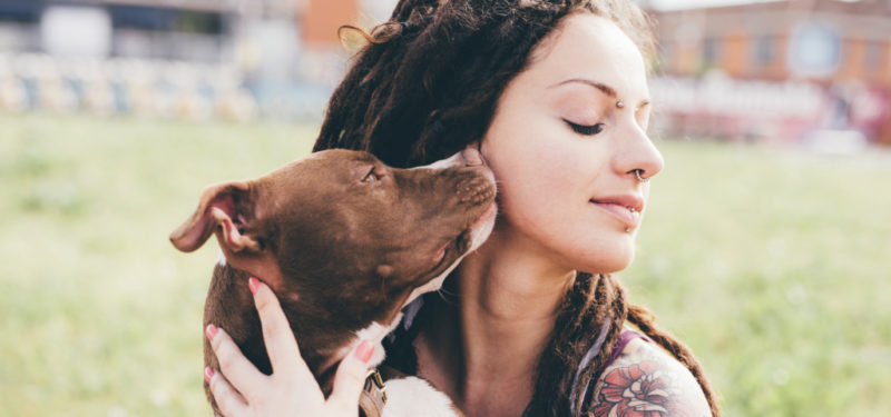 Les gens pensent que je suis fou, mais j'adore me faire des tatouages correspondant avec mon chien, a déclaré la personne qui s'est fait tatouer