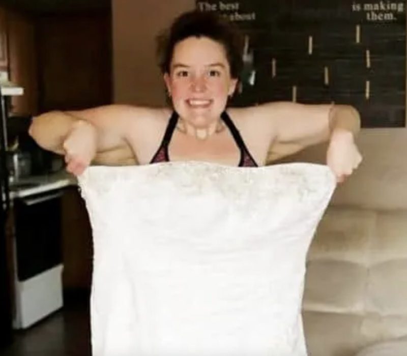 Après avoir vu ses photos de mariage, la femme s'est fermement engagée à retrouver sa forme physique et sa santé