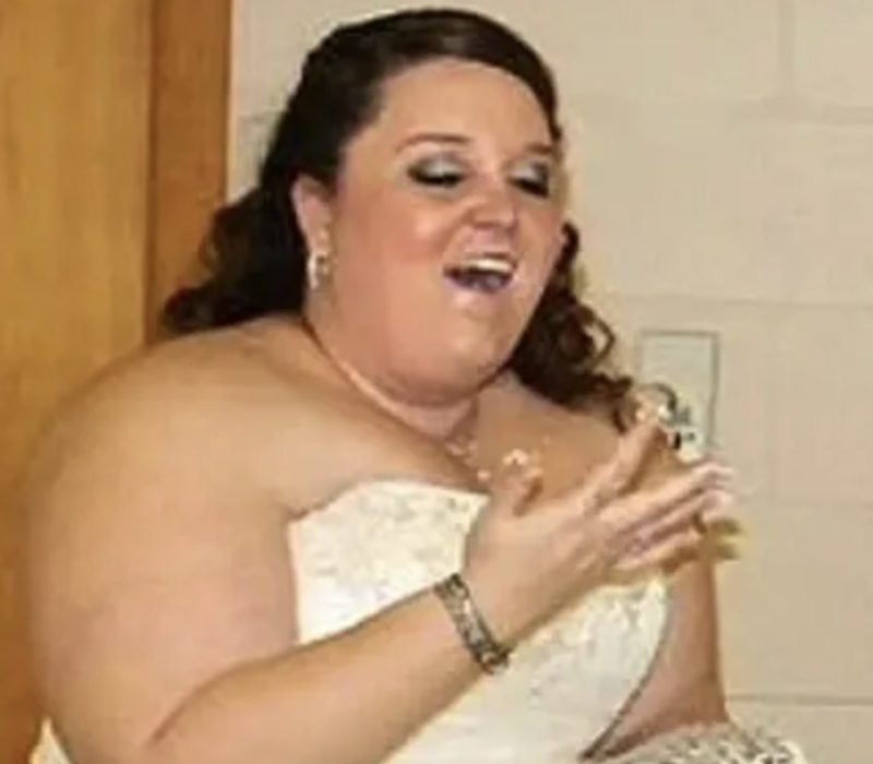 Après avoir vu ses photos de mariage, la femme s'est fermement engagée à retrouver sa forme physique et sa santé
