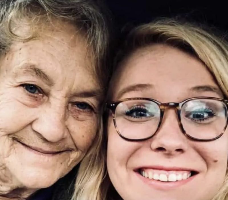 Découvrez l'histoire touchante des visites quotidiennes d'un jeune garçon chez la grand-mère de son voisin