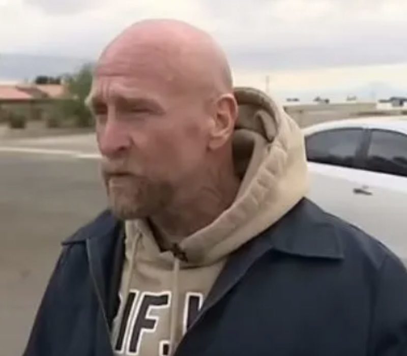 Un ancien sans-abri sauve un bébé dans une poussette après un entretien d'embauche, et il obtient également le poste