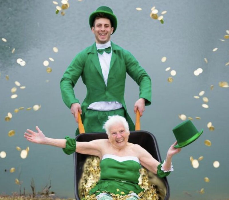 C'est incroyable de voir comment cette grand-mère de 95 ans et son petit-fils aiment se déguiser ensemble ! C'est merveilleux d'être témoin de leur lien et de la joie qu'ils apportent l'un à l'autre