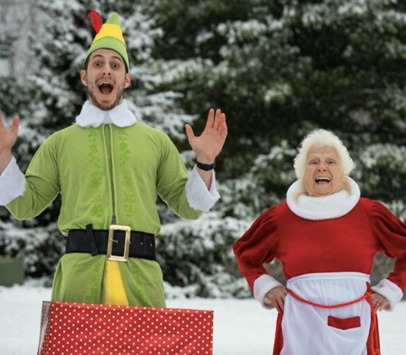 C'est incroyable de voir comment cette grand-mère de 95 ans et son petit-fils aiment se déguiser ensemble ! C'est merveilleux d'être témoin de leur lien et de la joie qu'ils apportent l'un à l'autre