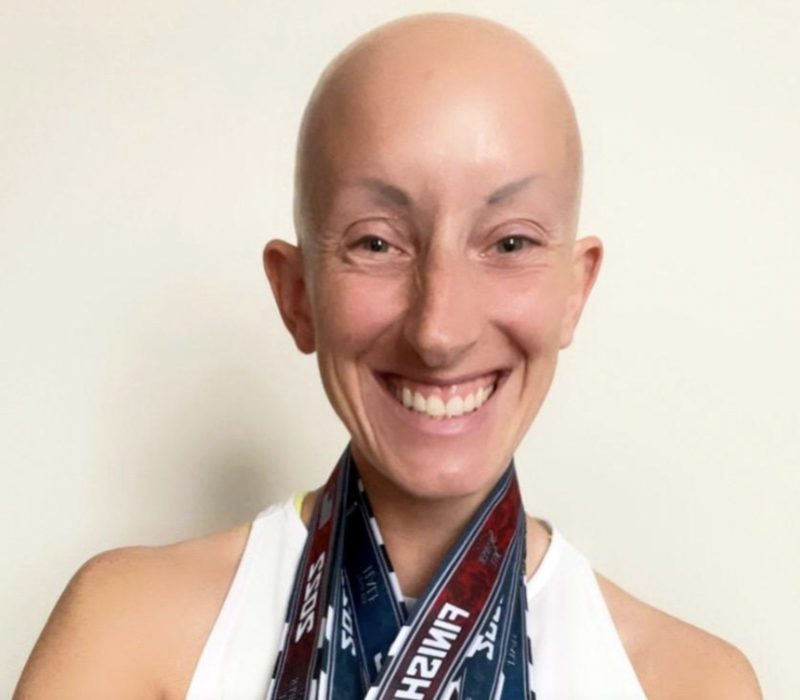 Une femme qui a couru le marathon de Londres malgré son alopécie a répondu à un troll des réseaux sociaux qui a déclaré qu'elle ressemblait à un "homme malade et laid"