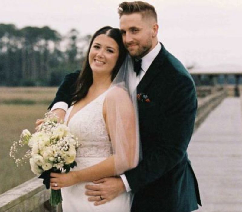 L'idée astucieuse de la mariée permet d'économiser des milliers de dollars sur la restauration de mariage avec Chili's Takeout
