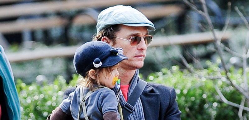 Matthew McConaughey est vu en public avec son fils aîné, qui est le portrait craché de son père