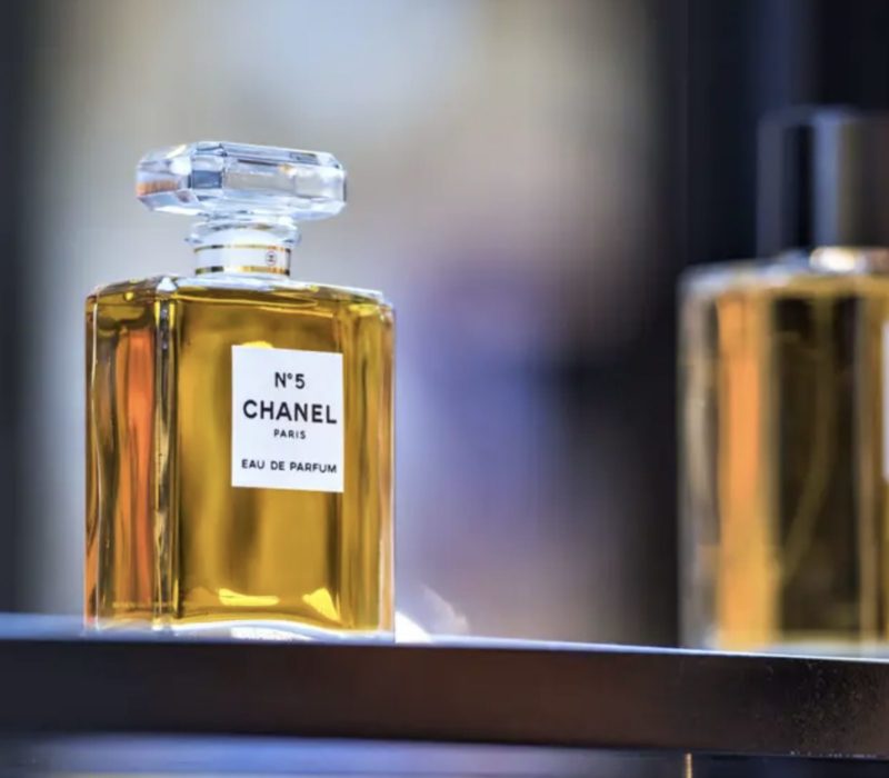 Saviez-vous que l'industrie emblématique de la parfumerie française est menacée par le changement climatique ?