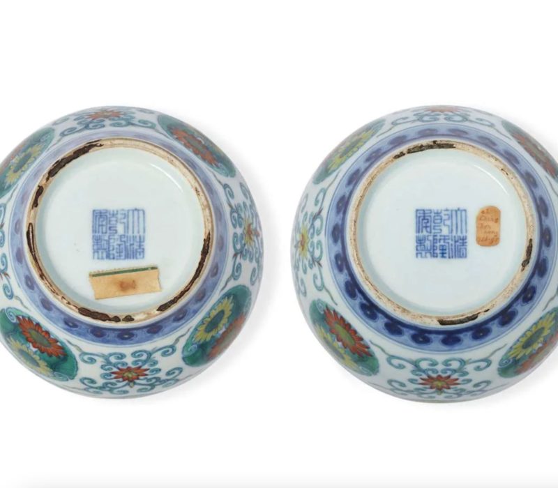 Deux pots de friperie que j'ai achetés pour 25 $ se sont avérés être de la poterie très précieuse et peu commune de la dynastie Qing