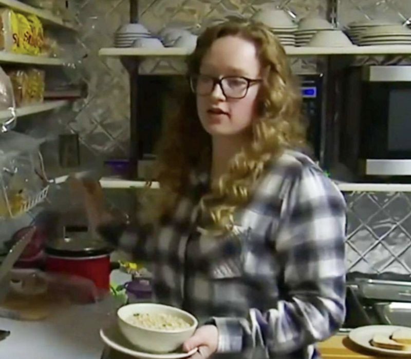 Elle investit dans son avenir et devient propriétaire d'un restaurant où elle acquiert une expérience précieuse