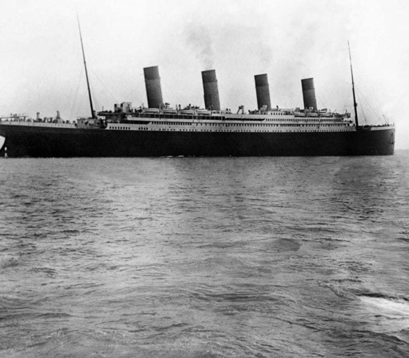 Les derniers messages obsédants envoyés par le Titanic montrent la gravité de la situation. Il y a de l’excitation dans ces lettres