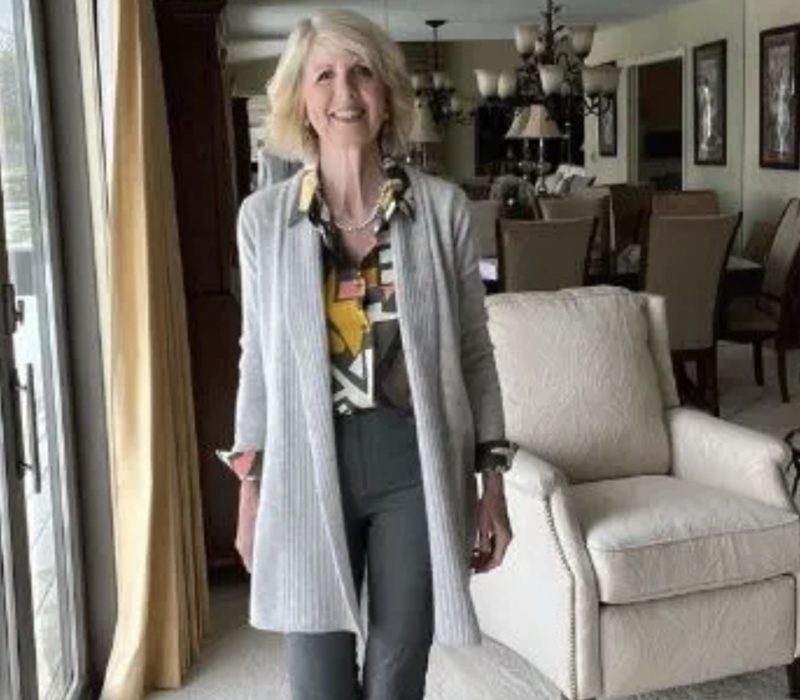 Une blogueuse mode de 76 ans brise les stéréotypes et gagne en popularité sur les réseaux sociaux avec son contenu stylé