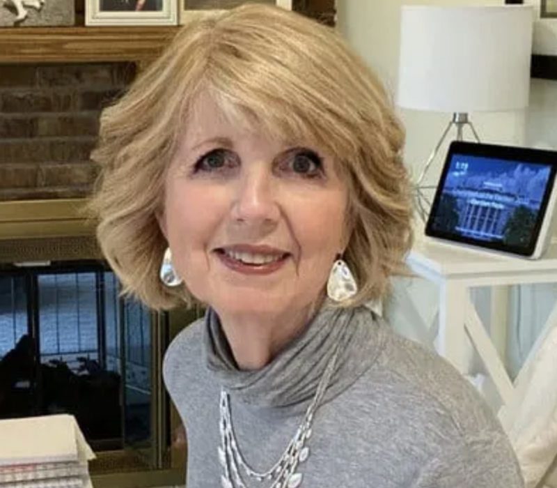 Une blogueuse mode de 76 ans brise les stéréotypes et gagne en popularité sur les réseaux sociaux avec son contenu stylé