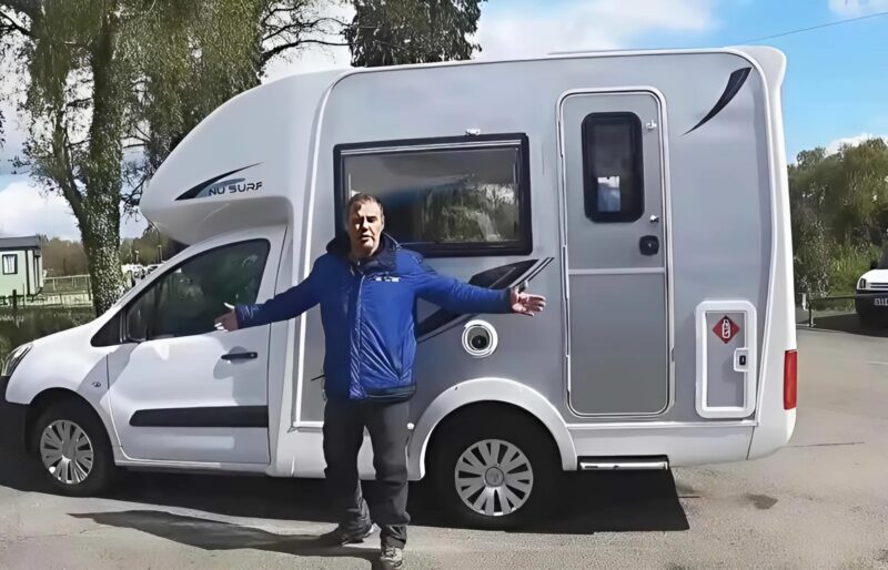 A Le Nu Surf egy kompakt lakóautó, amely újraértelmezi a kalandot. Tökéletes társ a szabadban, könnyedén alkalmazkodik minden útviszonyhoz, és elhozza a szabadság érzését.