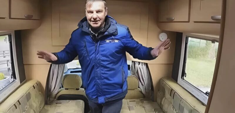 A Le Nu Surf egy kompakt lakóautó, amely újraértelmezi a kalandot. Tökéletes társ a szabadban, könnyedén alkalmazkodik minden útviszonyhoz, és elhozza a szabadság érzését.