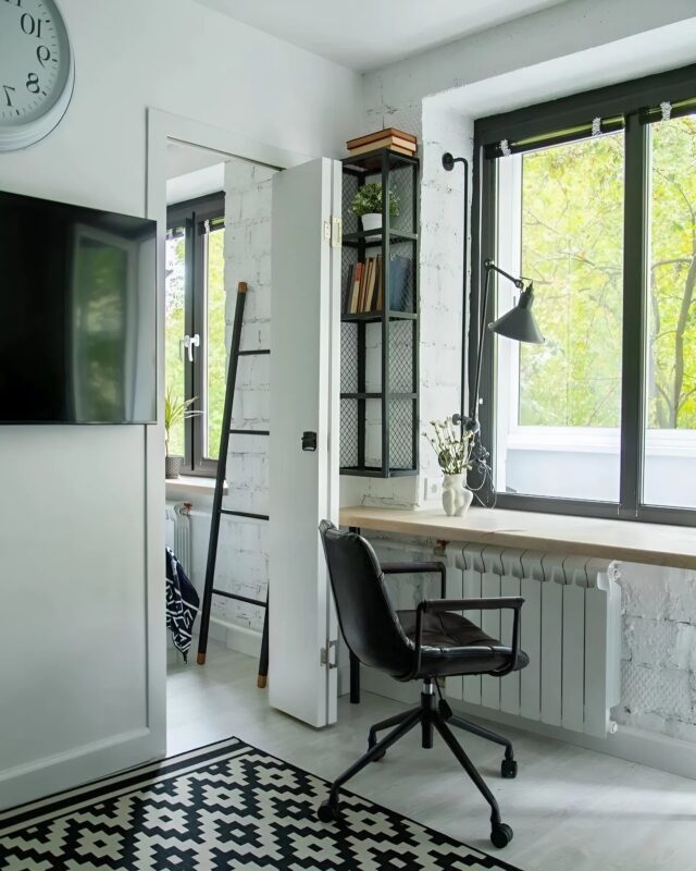Egy 1 szobás Hruscsov lakásból stílusos, külön hálószobás stúdiólakás - egy projekt, amely a hétköznapokat stílussá és kényelemmé alakítja, egy hangulatos élettér megteremtésével.