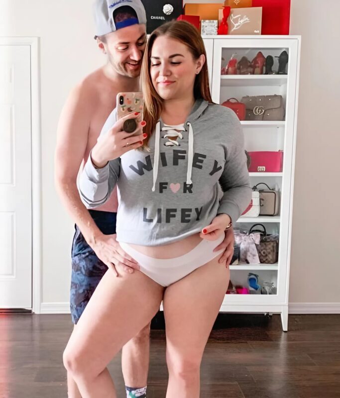"A szépség sokféle formában jelenik meg." Két barátnő – az egyik plus-size, a másik XXS – egyforma fürdőruhát viselnek, hogy megmutassák, a szépség sokféle lehet!