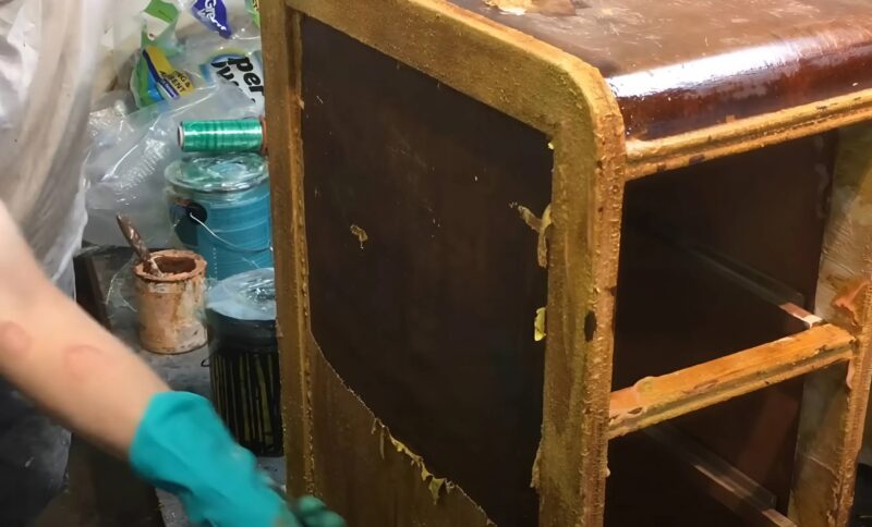 A férfi gyorsan megbánta, hogy átadta a pipereasztalt Mannak, amint meglátta a restaurálás eredményét. Hihetetlen változás – nézd meg te is!