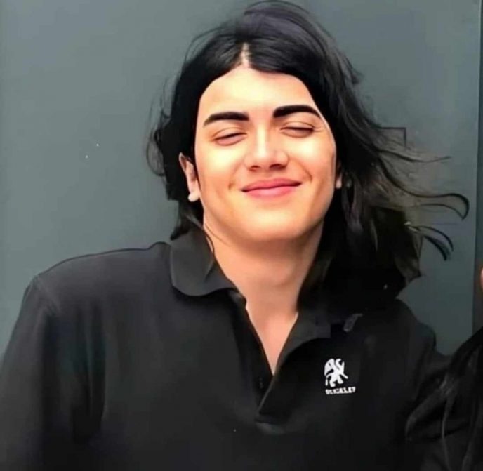 Ő az új Michael Jackson? Blanket Jackson döbbenetes hasonlósága apjával lázba hozta a rajongókat! Mély tekintete és titokzatos kisugárzása mintha az ikonikus popsztárt idézné meg.