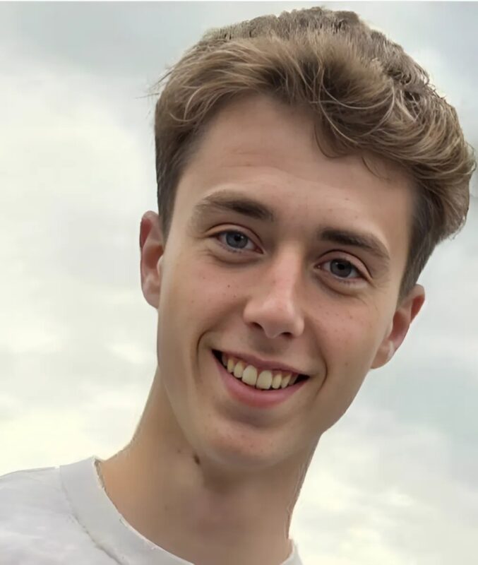 Owen, 19 éves, három napja eltűnt. Családja kétségbeesetten segítséget kér. A borzalmas felfedezés sok kérdést vetett fel, de válaszok még nem érkeztek. Támogatásra van szükségük.