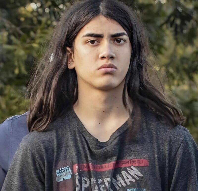 Ő az új Michael Jackson? Blanket Jackson döbbenetes hasonlósága apjával lázba hozta a rajongókat! Mély tekintete és titokzatos kisugárzása mintha az ikonikus popsztárt idézné meg.