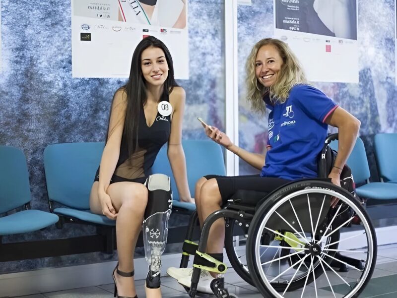 A Miss Olaszország verseny világhírűvé vált. 🌟 Ennek oka egy rendkívüli 18 éves lány, aki bebizonyította, hogy a valódi szépség nem a tökéletességben, hanem a bátorságban és az elszántságban rejlik!