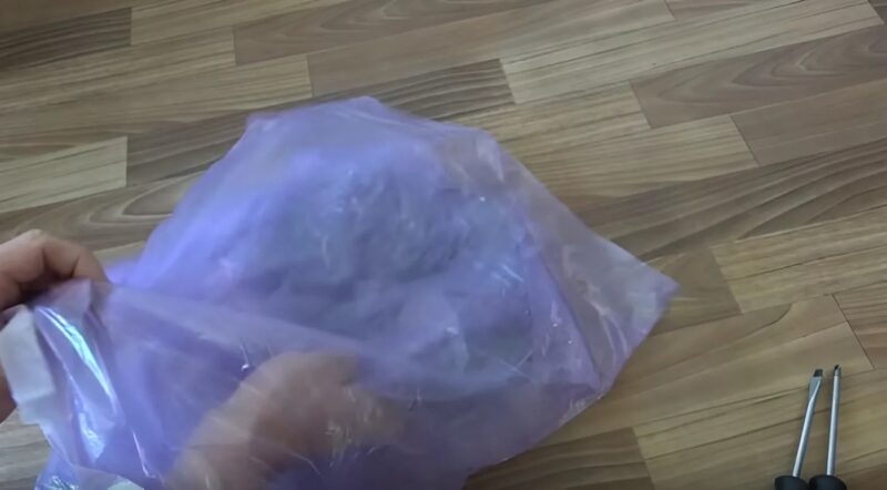 A nagymamám tökéletes trükkje, hogy eltávolítsa a koromot a serpenyőkről és visszaadja eredeti fényüket, mindig lenyűgözött. Türelemmel és megfelelő technikával életet lehelt beléjük!