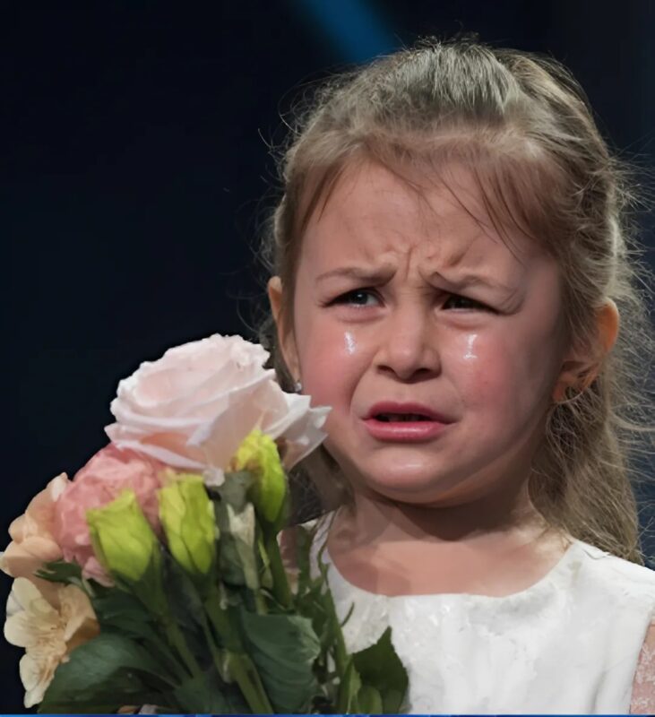 Amikor Simon Cowell hirtelen megszakította a lány előadását, a közönség elnémult. De ami ezután történt, mindenkit megdöbbentett – második próbálkozása annyira lenyűgöző volt, hogy az egész terem tapsviharban tört ki.
